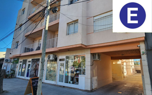 Cochera en alquiler – Uruguay 452